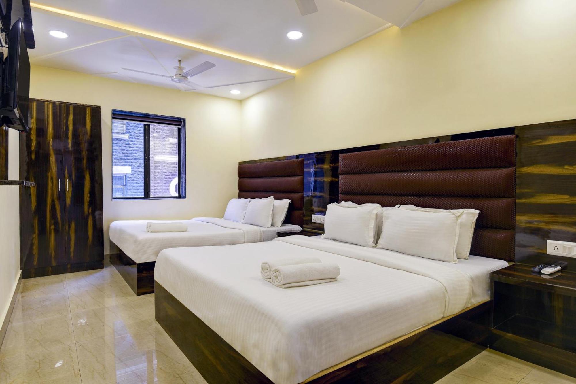 Hotel Deluxe Mumbai  Buitenkant foto