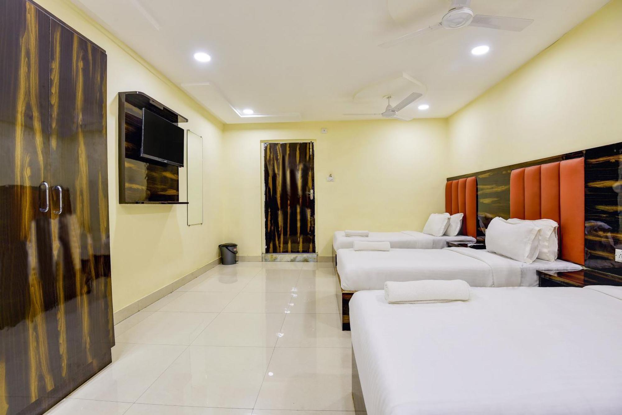 Hotel Deluxe Mumbai  Buitenkant foto