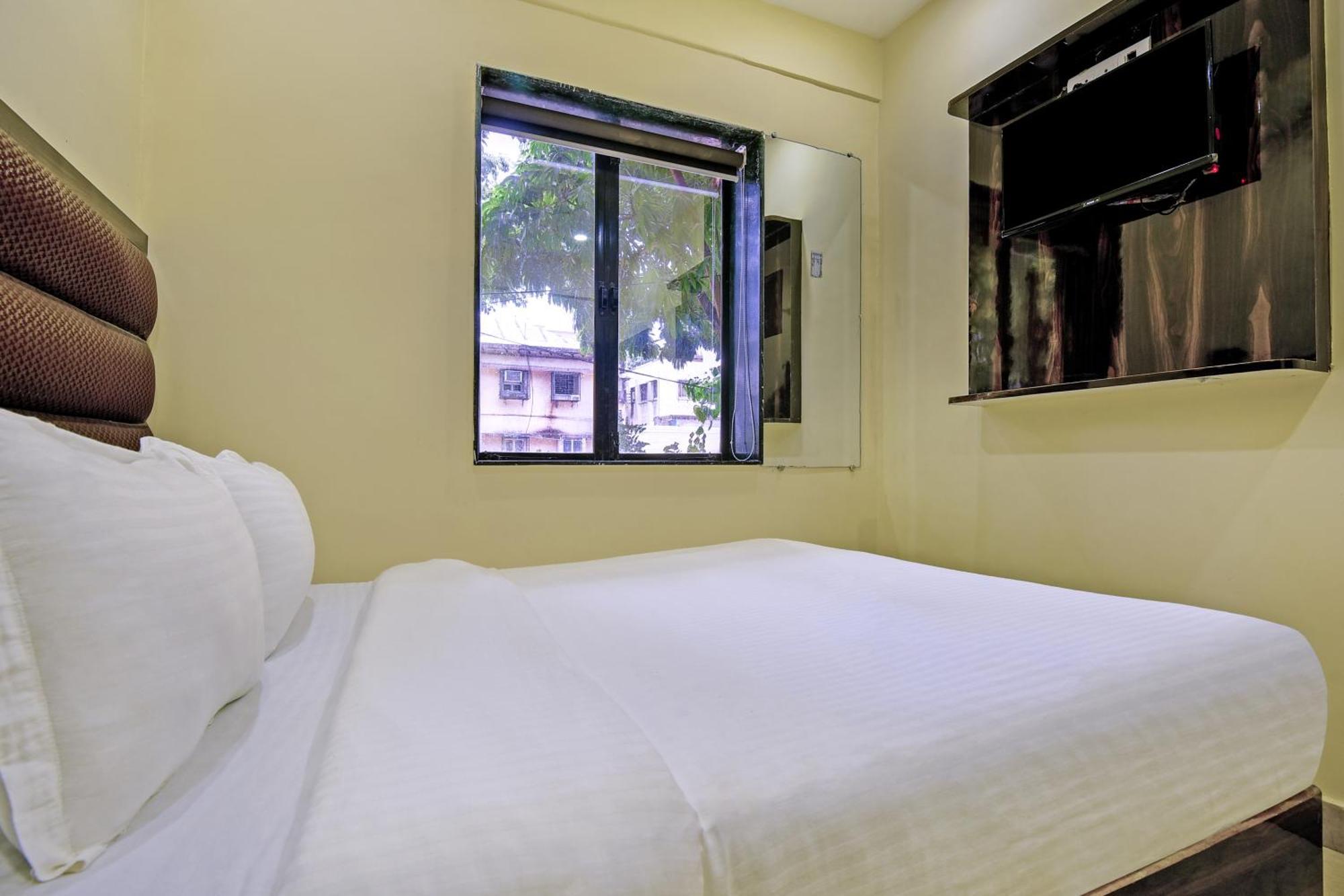 Hotel Deluxe Mumbai  Buitenkant foto