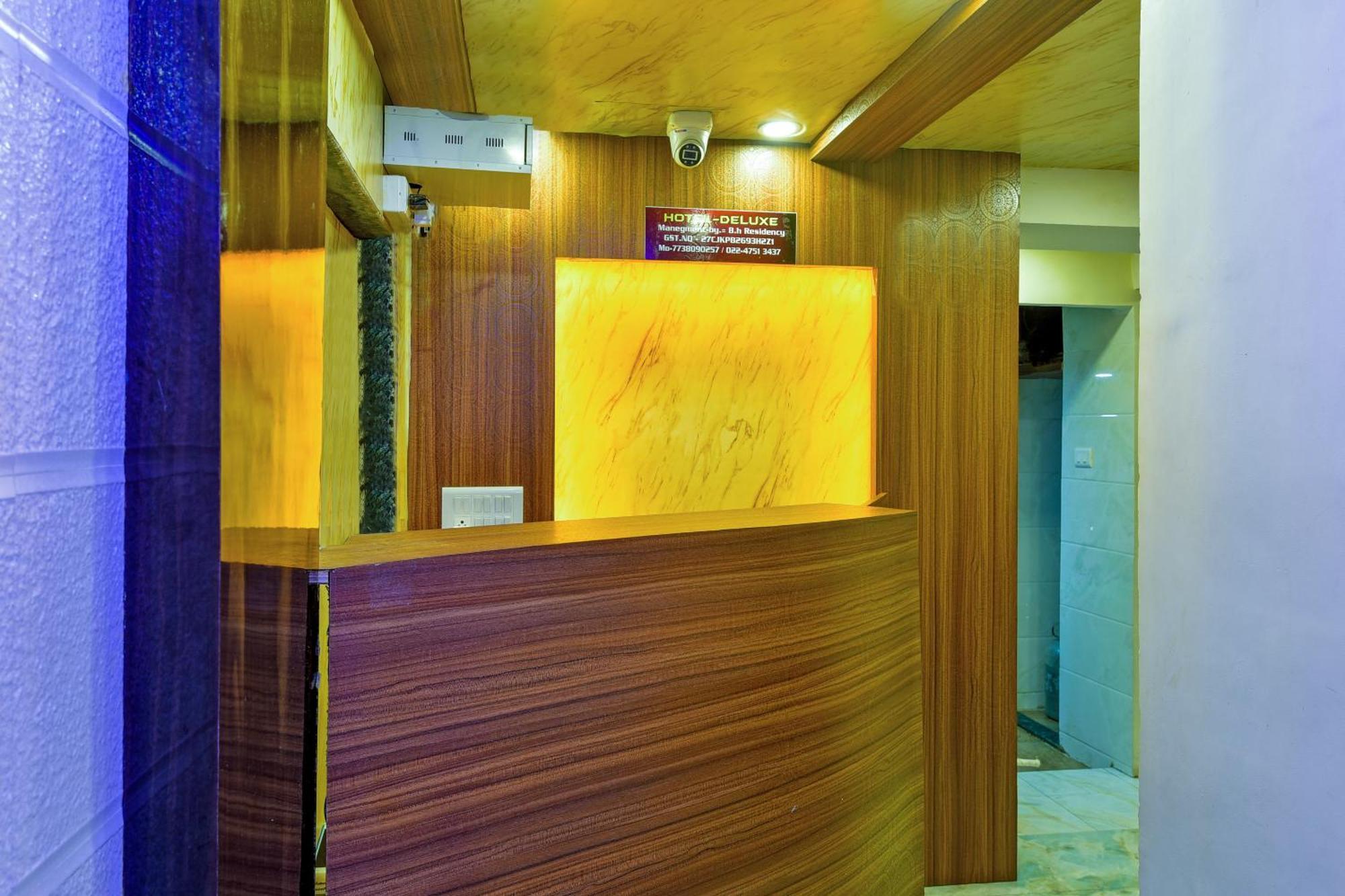Hotel Deluxe Mumbai  Buitenkant foto